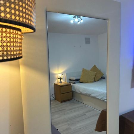 Stylish Studio Flat - Watford Junction - Harry Potter Экстерьер фото