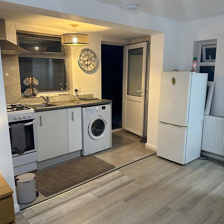 Stylish Studio Flat - Watford Junction - Harry Potter Экстерьер фото