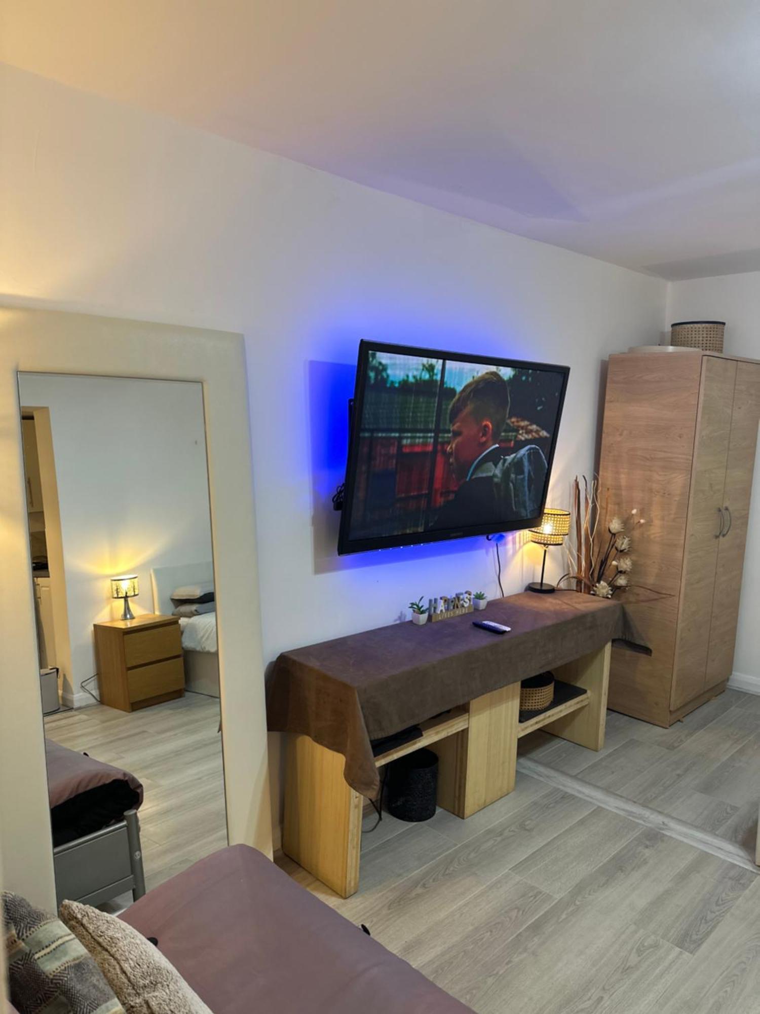 Stylish Studio Flat - Watford Junction - Harry Potter Экстерьер фото