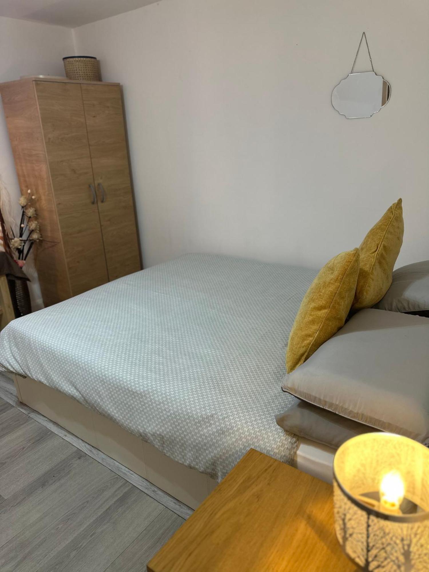 Stylish Studio Flat - Watford Junction - Harry Potter Экстерьер фото