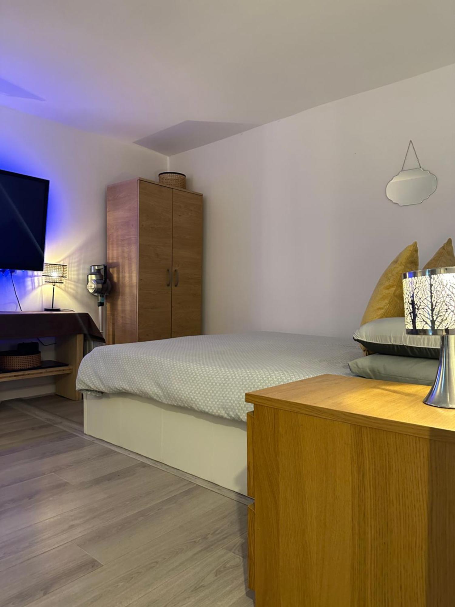 Stylish Studio Flat - Watford Junction - Harry Potter Экстерьер фото